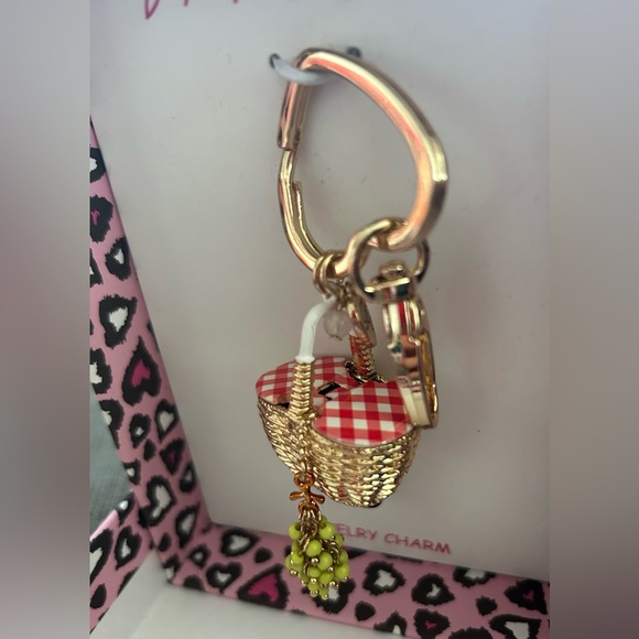 BETSEY JOHNSON Wine Picnic basket Keychain Bag charm NEW - Picture 4 of 6